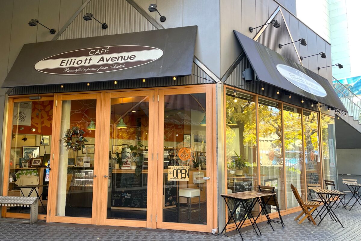 横浜人形の家1階にあるCafe Elliott Avenue（カフェ エリオット アヴェニュー）