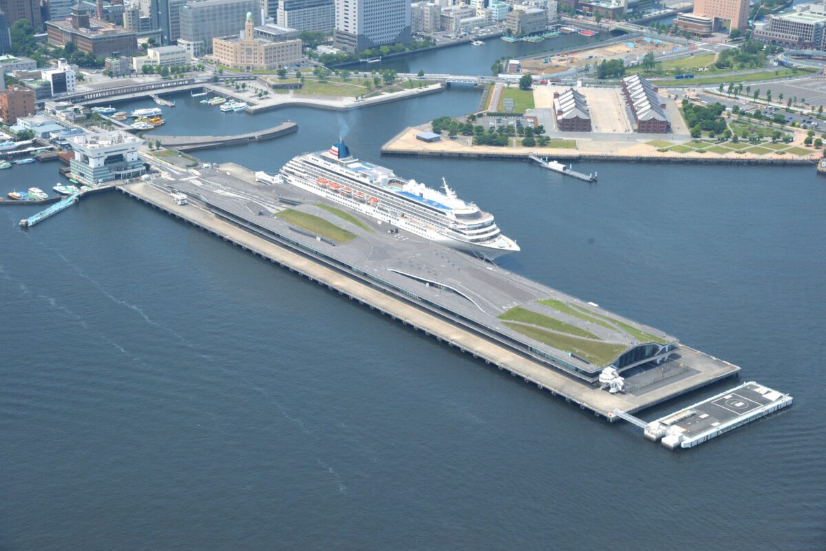 横浜港大さん橋国際客船ターミナル 全景