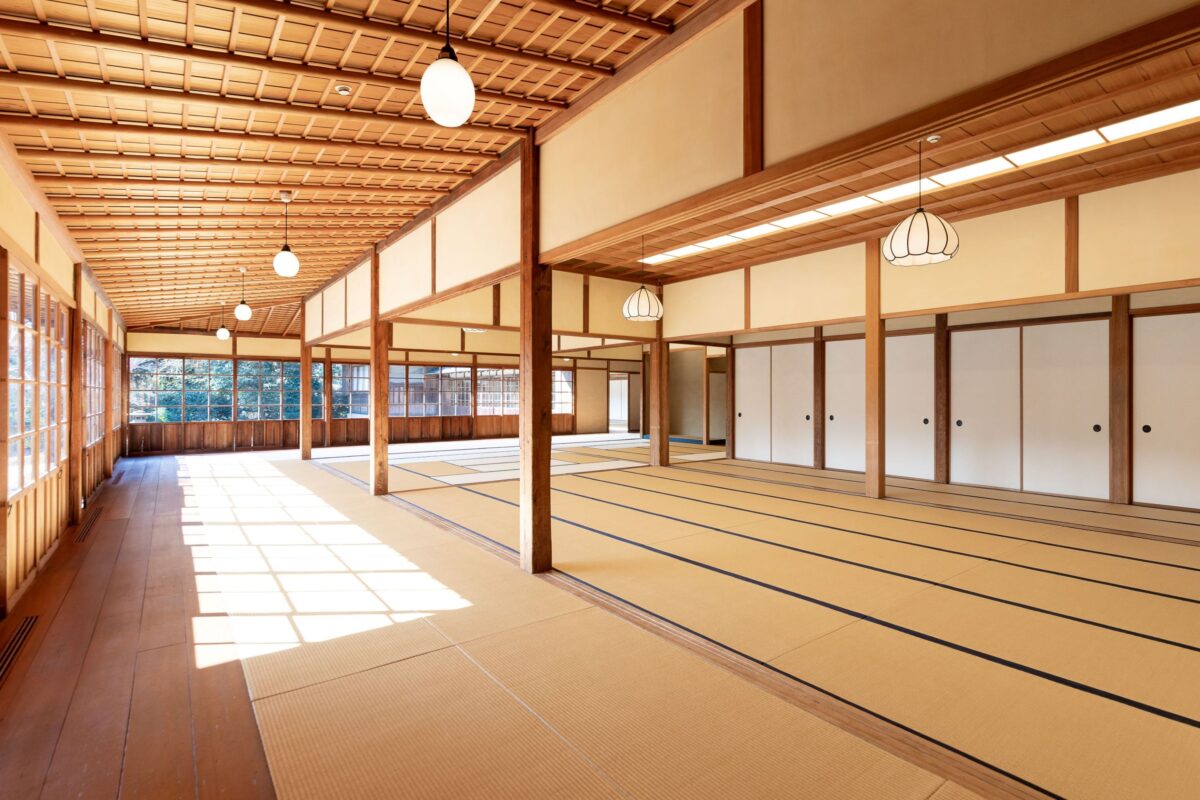 鶴翔閣の楽室棟の内観