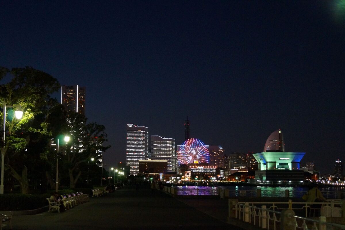 横浜・山下公園から見るイルミネーション、夜景