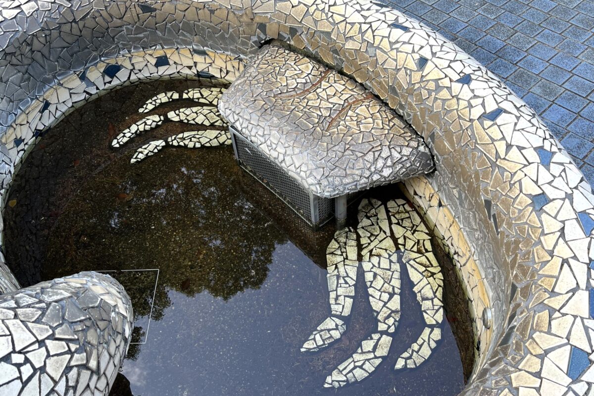 水の階段エリアには、水の生き物のオブジェがあります